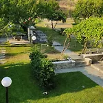Asterias Maisonette & Karianí