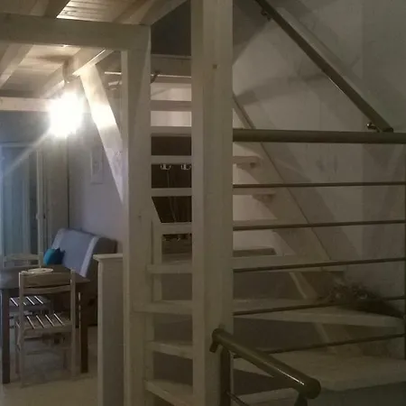 Asterias Maisonette & Holiday home Kariani